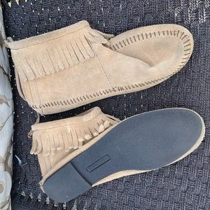 Moccasins: Tan
